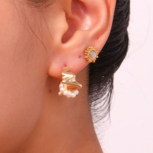 Gold 316L Steel and White Pearls Earrings